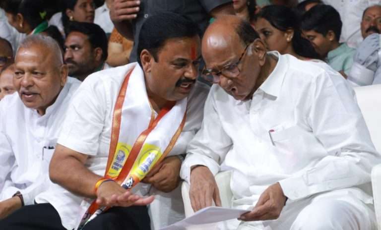 ‘निष्ठा काय असते हे वडिलांकडून शिकायला हवे होते’ :चेतन तुपेंना टोला;