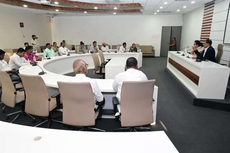 मतदान प्रकिया निर्भय, भयमुक्त, निःपक्ष वातावरणात पार पाडण्यासाठी जिल्हा प्रशासन सज्ज- जिल्हाधिकारी डॉ. सुहास दिवसे