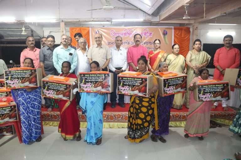 बंधुत्वाचे नाते जपणारी देवदासी महिलांसोबत ‘आपुलकीची भाऊबीज’ 