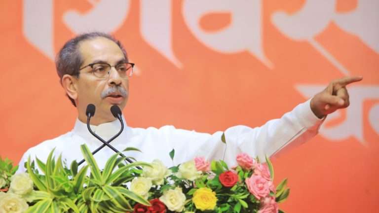 शिवराय म्हटले की देवेंद्र फडणवीस यांच्या अंगाची आग होते:सुरतेतही शिवरायांचे मंदिर बांधणार-उद्धव ठाकरे