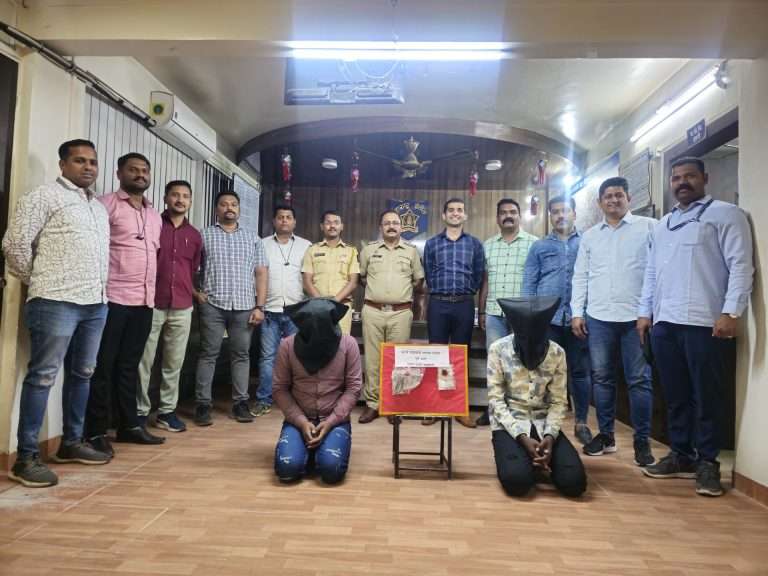 १९ वर्षीय सातव आणि २४ वर्षीय सातपुते ला देशी पिस्तुलासह पकडले