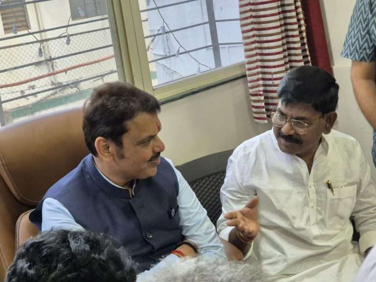 जाताच देवेन्द्रजी घरी…म्हणाले डॉ.वैरागे माझा अर्ज घेईन माघारी