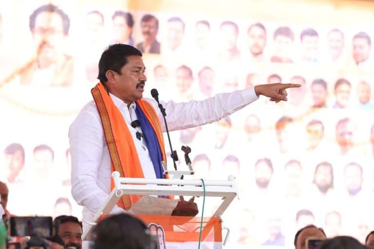 अशोक चव्हाणांनी काँग्रेसच्या जीवावर फक्त स्वतःची घरे भरली, पक्ष संकटात असताना मात्र भाजपात गेले..नाना पटोलेंची टिका