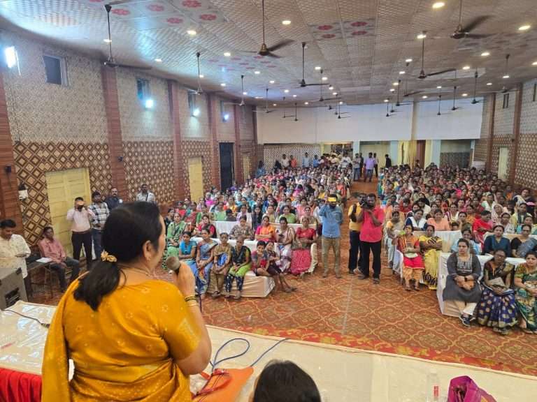 स्वतःच्या नावात आईचे नाव लावण्याचा निर्णय महिलांचा सन्मान वाढवणारा : डॉ गोऱ्हे