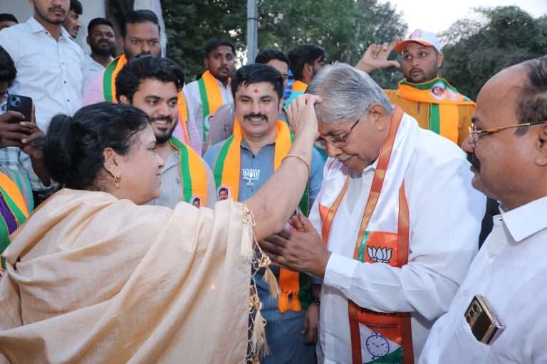 कोथरूडकरांचा उत्स्फूर्त प्रतिसाद पाहून भारावलो!- चंद्रकांतदादा पाटील