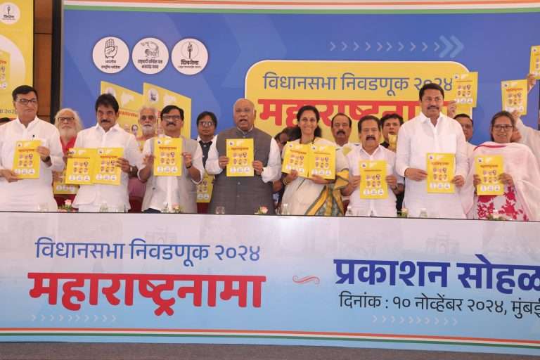 मविआच्या जाहिरनाम्यात महिलांना वर्षाला ५०० रुपयात ६ सिलेंडर, २.५ लाख सरकारी रिक्त पदांची भरती, कंत्राटी भरती बंद, १०० युनिट मोफत वीज.