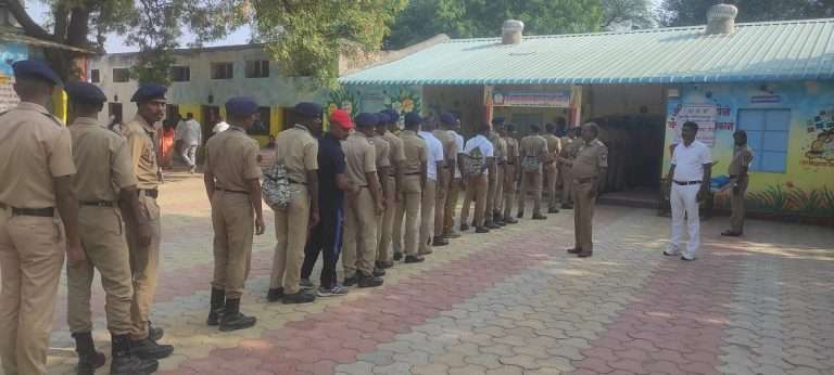 दौंड विधानसभा मतदारसंघात 1 हजार 3 अधिकारी-कर्मचाऱ्यांनी बजावला टपाली मतदानाचा हक्क