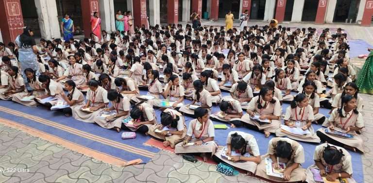 “आमच्या उज्वल भवितव्यासाठी व राज्याच्या प्रगतीसाठी मतदान करा” पत्रातून विद्यार्थीनींचे पालक आणि नातेवाईकांना साकडे