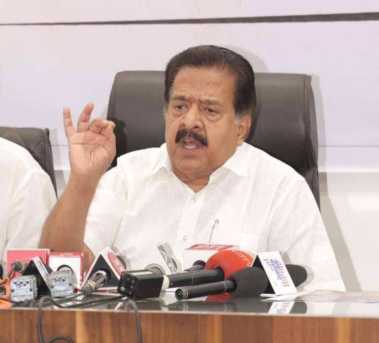 विनोद तावडेंना तात्काळ अटक कराः रमेश चेन्नीथला