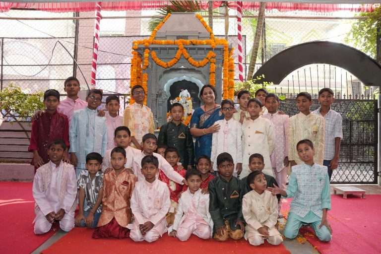 अनाथांच्या यशोदेच्या घरी कृष्णाचं आगमन