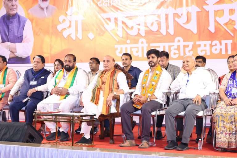 उद्धव ठाकरे यांची शिवसेना, शरद पवारांची राष्ट्रवादी बुडणार; केंद्रीय संरक्षणमंत्री राजनाथ सिंग यांची टीका