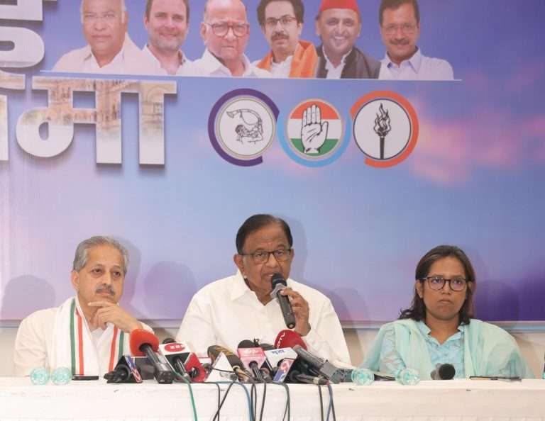 महाराष्ट्रात बेरोजगारीची समस्या अत्यंत गंभीर, प्रकल्प दुसऱ्या राज्यात गेले तर रोजगार कुठून मिळणार?