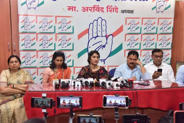 भाजपने जाती-धर्मावरून लोकांमध्ये भांडणे लावली-विनेश फोगट