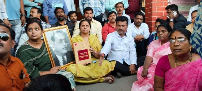 पर्वतीत भाजपकडून पैसे वाटपाचा आरोप करत मविआ उमेदवाराचा पोलीस ठाण्यापुढे ठिय्या