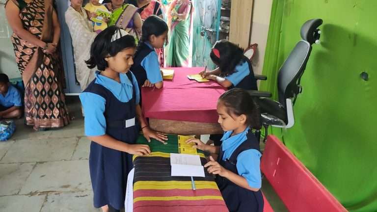 जिल्हा परिषद प्राथमिक शाळा खामगाव मावळ येथे विद्यार्थी बचत बँक सुरू.