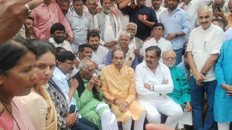 EVM हटावो: उद्धव ठाकरे, संजय राऊत, जयंत पाटील यांच्या उपस्थितीत बाबा आढाव यांचे उपोषण स्थगित