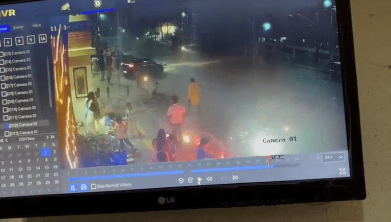 रस्त्यावर फटाके फोडणाऱ्या व्यक्तीला कारने उडवले:जागेवरच मृत्यू; कारचालक फरार