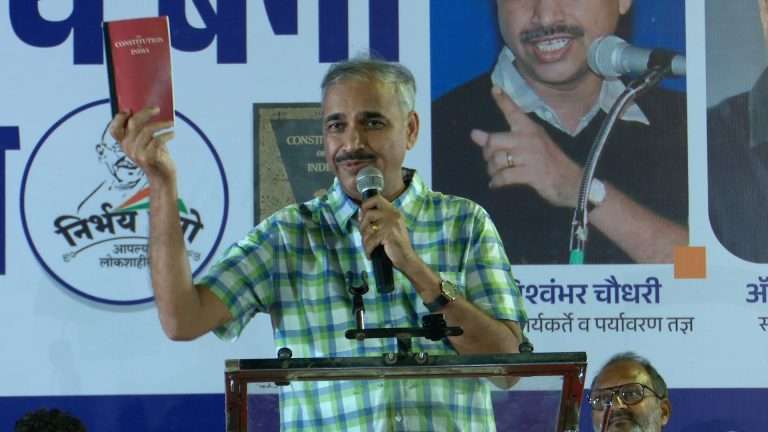 श्रीमंतांना कोठडीत पिझा घेऊन जाणारा प्रतिनिधी निवडू नका:डॉ.विश्वंभर चौधरी