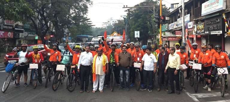 संत नामदेव महाराज सायकल वारीचे पुण्यात उत्स्फूर्त स्वागत