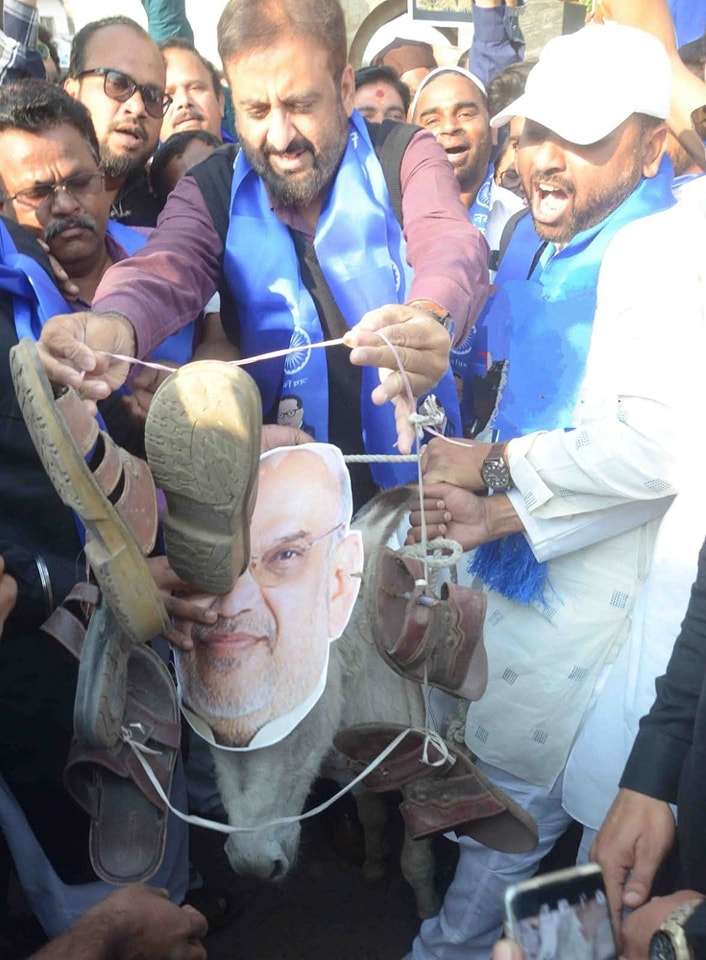 अमित शहांच्या निषेधार्थ आंदोलन करताना गाढवाचा वापर-इम्तियाज जलीलांसह 30 आंदोलकांवर गुन्हे दाखल