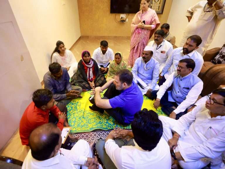 दलित आहे म्हणून सोमनाथ सूर्यवंशीची हत्या:राहुल गांधी यांचा पीडित कुटुंबीयांची भेट घेतल्यानंतर आरोप; फडणवीस खोटे बोलल्याचा दावा