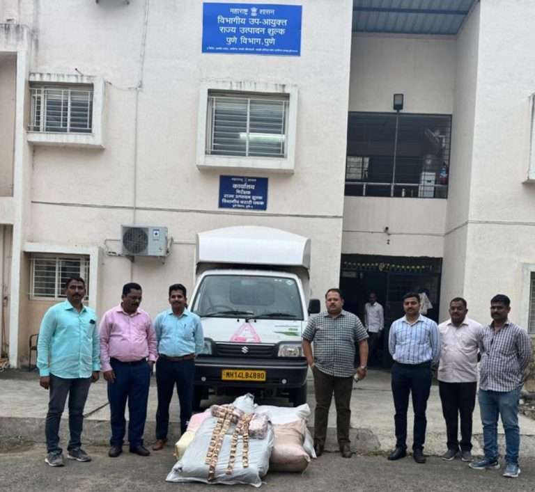 राज्य उत्पादन शुल्क पुणे विभागाच्या भरारी पथकाच्या कारवाईत ९ लाखाहून अधिक रुपयाचा मुद्देमाल जप्त