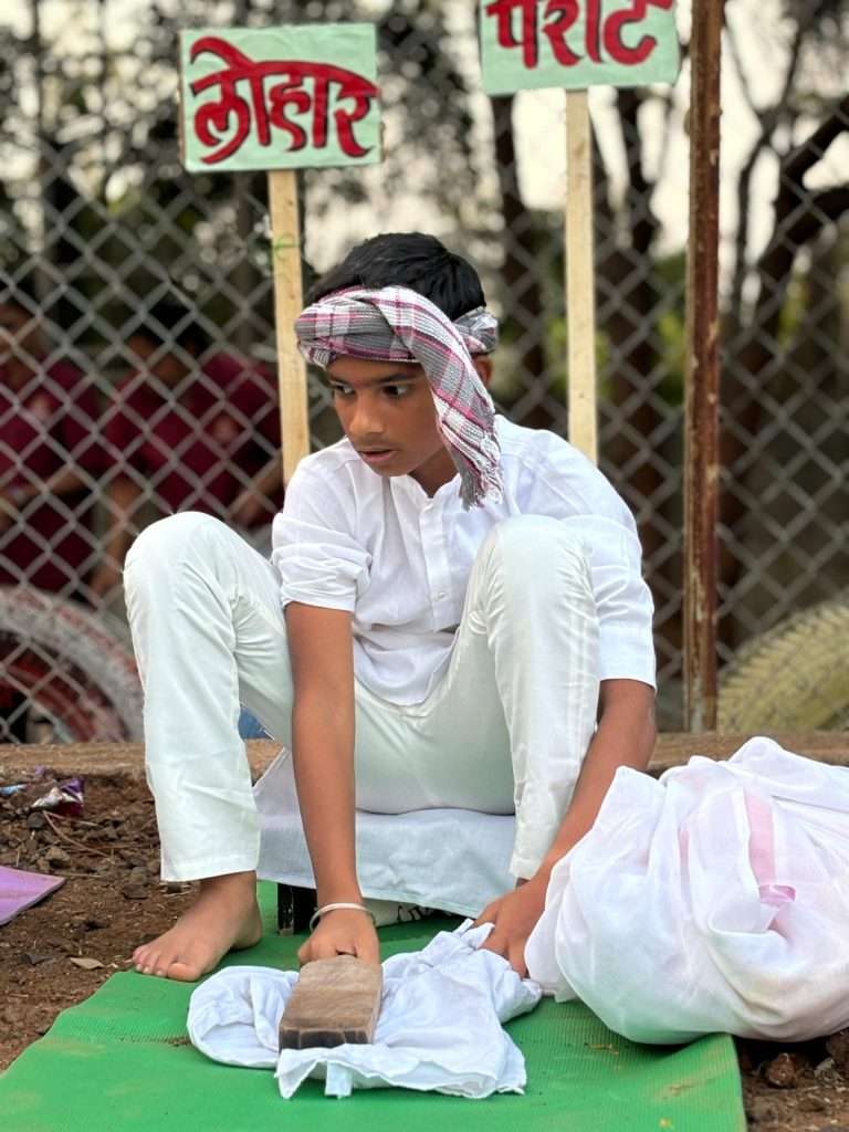 ‘सरहद एक गाव’ ग्रामीण जीवनाचे शहरात दर्शन