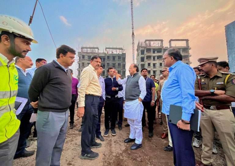 उपमुख्यमंत्री अजितदादा पवार यांच्याकडून सकाळी सहा वाजल्यापासून विविध विकास कामांची पाहणी..