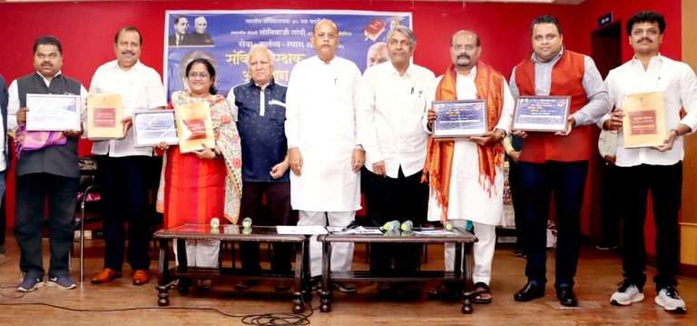 प्रशांत धुमाळ,रमा सरोदे, विठ्ठल गायकवाड, मिलिंद अहिरे  यांना ‘संविधान रक्षक’ पुरस्कार प्रदान