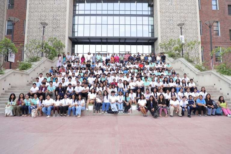 देशभरातील हुशार विद्यार्थ्यांना पूर्णतः आर्थिक सहाय्य असलेल्या बहुवर्षीय शैक्षणिक कार्यक्रमासाठी अर्ज करण्याचे आमंत्रण