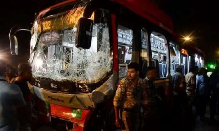मुंबईत बसचालकाने 30-40 वाहनांना चिरडले:7 ठार, 49 जखमी