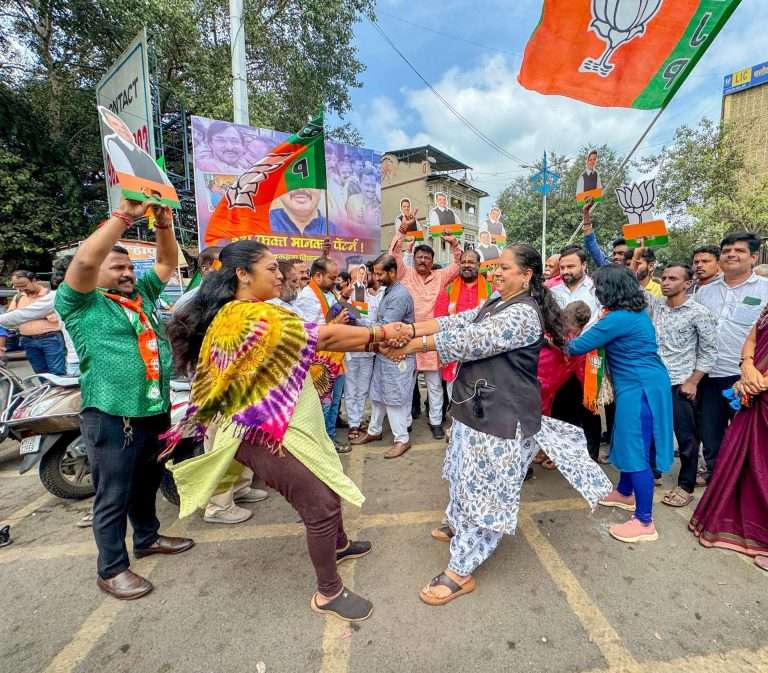 देवेंद्र फडणवीस यांची निवड होताच पुण्यात  जल्लोष
