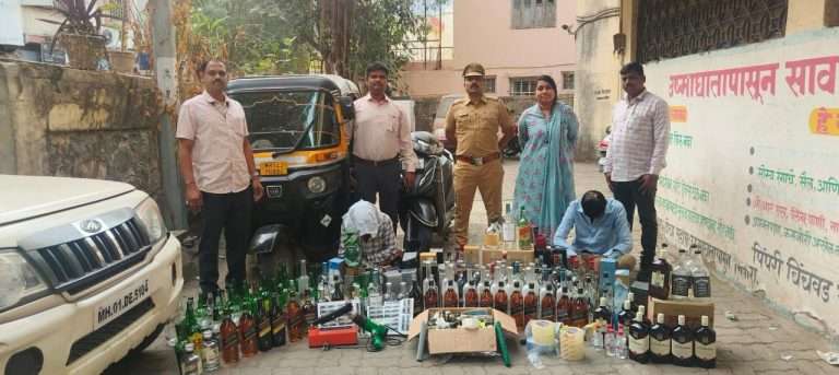 ब्रँडेडच्या नावाने बोगस कपड्यांच्यानंतर बनावट स्कॉच व्हिस्की दारूचाही पुण्यात सुळसुळाट-राज्य उत्पादन शुल्क विभागाची धडक कारवाई सुरु,पटेलला पकडला .