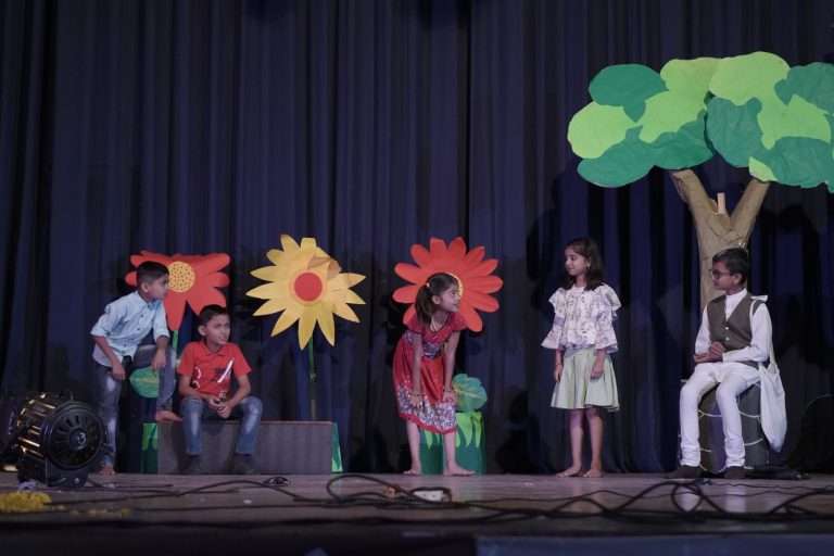 पहिल्या बालरंगभूमी संमेलनाची शोभायात्रा उत्साहात