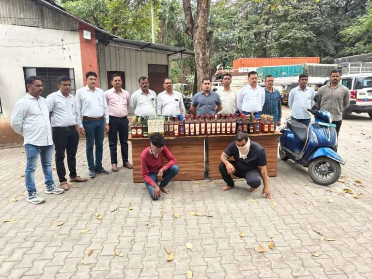 कात्रज नवले ब्रिजच्या शेजारी, हॉटेल राजवीर समोर  मॅकडोल्ड नं.१ च्या नावाने गोव्याची दारू असलेल्या बाटल्यांचा साठा पकडला