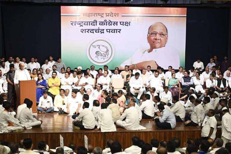 जयंत पाटलांचा ‘करेक्ट कार्यक्रम’:तरुणाईच्या हाती पक्ष देण्याची शरद पवारांची घोषणा