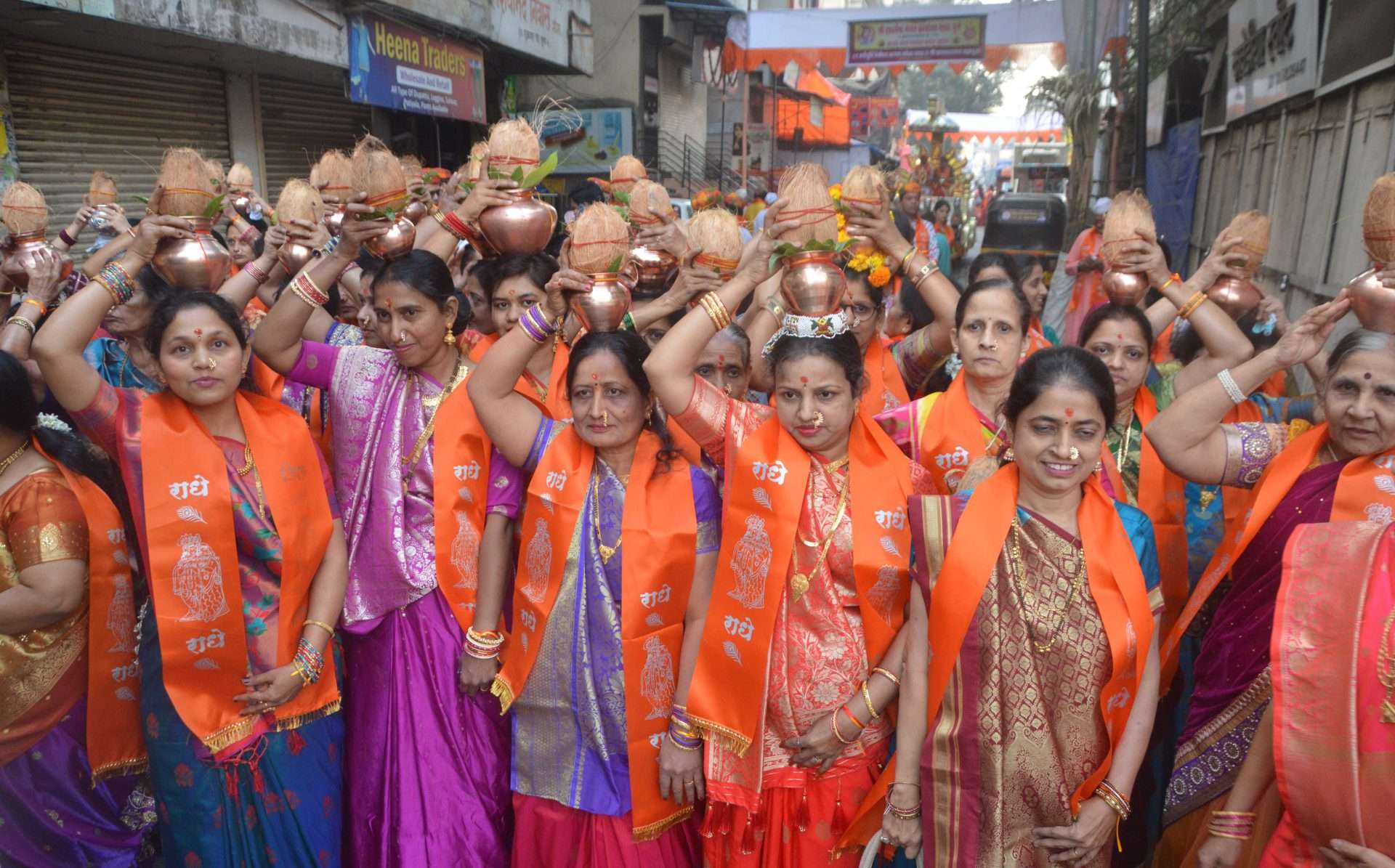 श्री दशानेमा गोपाल कृष्ण मंदिरातर्फे ८१ कलश प्रदक्षिणा व ८१ सत्यनारायण महापूजा 