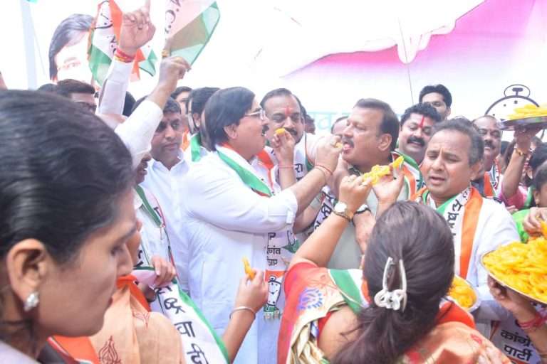 उपमुख्यमंत्री अजित पवार पालकमंत्री झाल्याने पुणे शहर राष्ट्रवादी काँग्रेस पार्टीच्या वतीने जिलेबी भरवत,फुगडी खेळत, फटाके वाजवून आनंदोत्सव साजरा करण्यात आला”