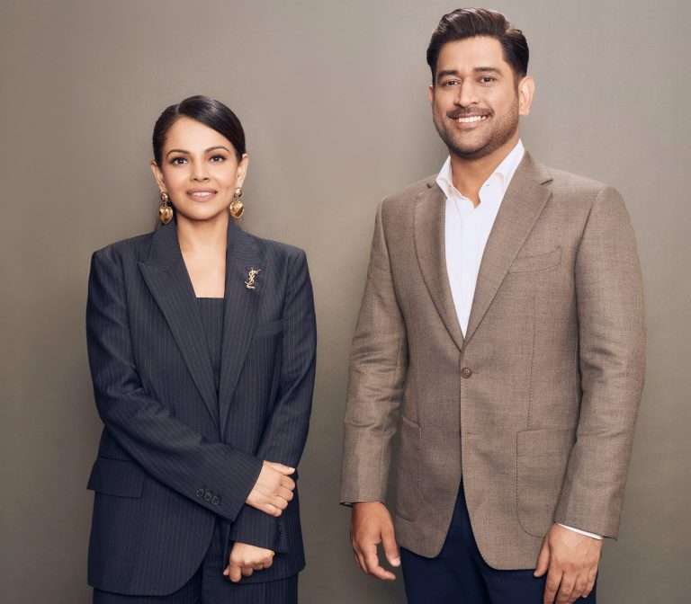 महिलांच्या आरोग्याबाबत जनजागृतीसाठी क्रिकेटपटू महेंद्रसिंग धोनी आणि एमक्युअरच्या नमिता थापर एकत्र