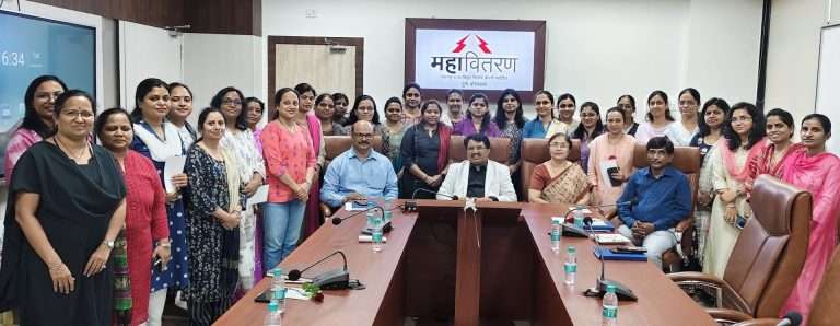 आत्मनिर्भरतेमुळे महिलाशक्तीचे अस्तित्व प्रकाशमान