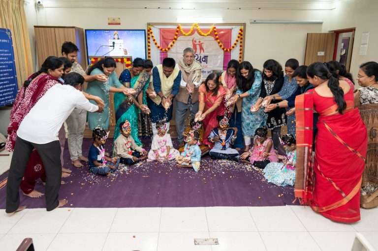 बोरं, चॉकलेट, गोळ्यांनी साजरे झाले ‘विशेष बोरन्हाण’