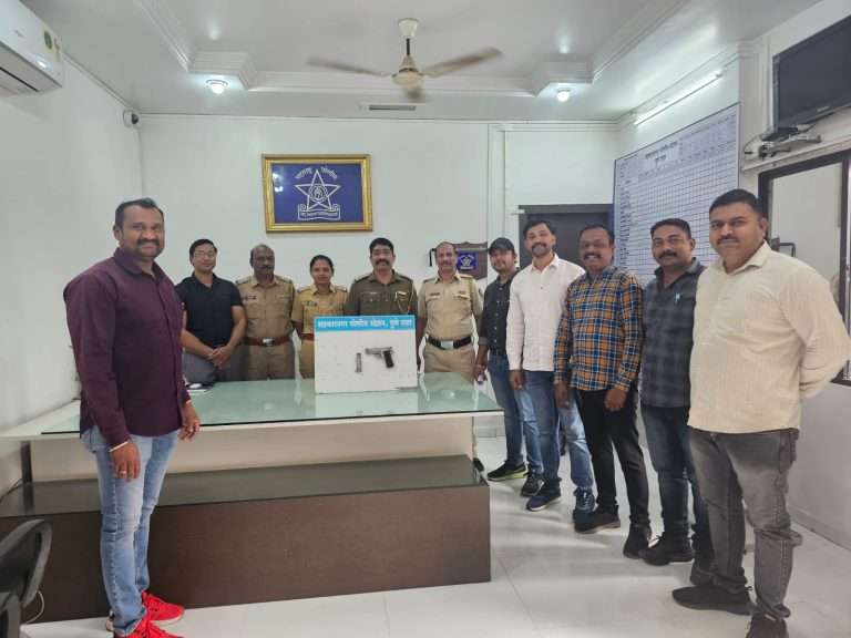 कमरेला पिस्टल लावून  खुलेआम फिरणारा अल्पवयीन मुलगा के के मार्केट च्या पार्किंगमध्ये पोलिसांनी पकडला