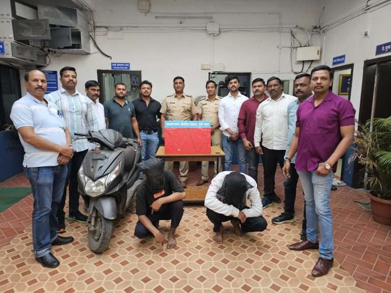 दुचाकीवरुन येवुन महिलांचे दागिने हिसकावणारे दोन गुन्हेगार जेरबंद, ७ तोळे सोने व एक मोपेड गाडी जप्त