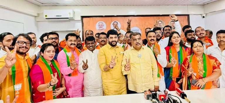 ठाकरे गटाच्या त्या ५ माजी नगरसेवकांचे भाजपमध्ये स्वागत