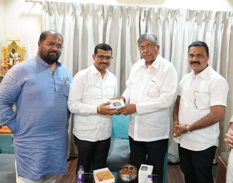 मंत्री चंद्रकांतदादा पाटील यांच्या उपस्थितीत शिवसेना आणि भाजपमध्ये प्रवेश केलेल्या ‘त्या’ माजी नगरसेवकांमध्ये दिलजमाई