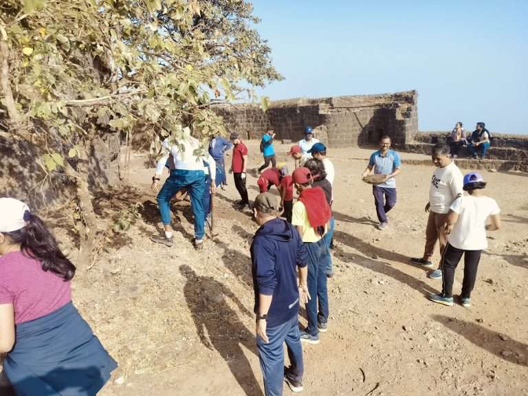 ‘शिवदुर्ग संवर्धन मोहिमे’अंतर्गततिकोणा गडावर श्रमदान