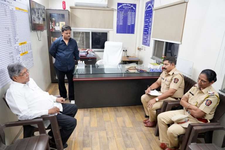 सोनसाखळी चोरांच्या लवकर मुसक्या आवळा-नामदार चंद्रकांतदादा पाटील यांचे निर्देश