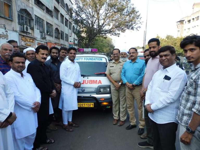 ह्युमॅनिटी फौंडेशन व अस शम्स फौंडेशन यांच्या वतीने रुग्णवाहीकेचे उद्घाटन