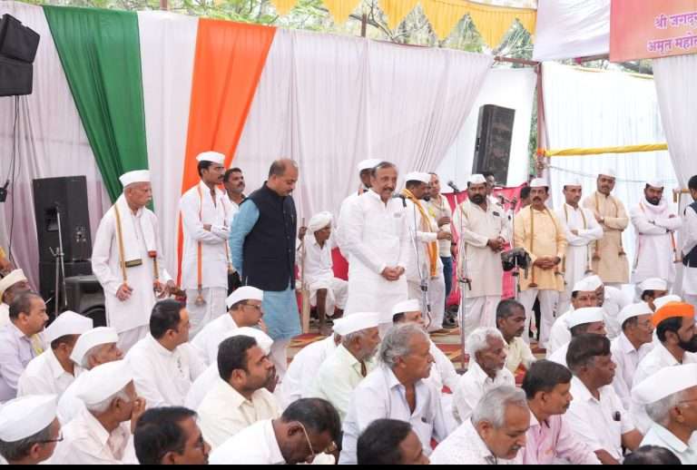 संताची शिकवणुक सत्य, न्यायाची चाड असणारी व निर्भयतेची असल्याने,संतांच्या महाराष्ट्रात, संत संस्कारांचे अधिष्ठान बळकट होण्याची गरज !