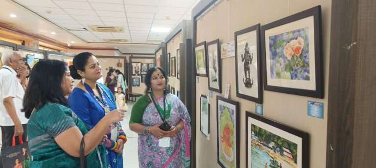देशभरातील कलाकारांच्या कलाकृतींचे ‘सप्तरंगी कला प्रदर्शन’ सुरू